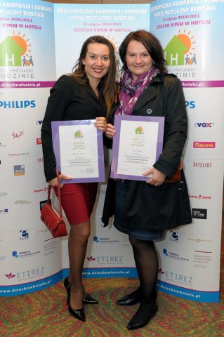 02-Hotele_Przyjazne_Rodzinie_2011-Sand_Hotel-Marine_Hotel-Gala_III_Edycji-Zdj._z_certyfikatami-Zdrojowa_Hotels_10.09.2011_LowRes